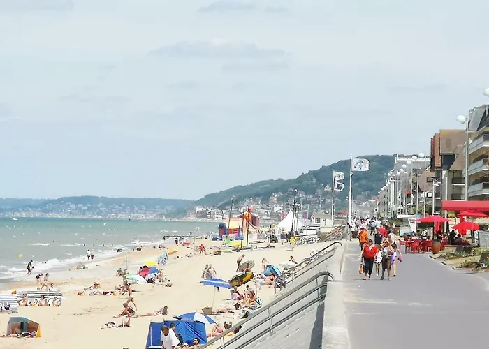 2 Pieces Front De Mer Ensoleille Et Calme Acces Direct Plage