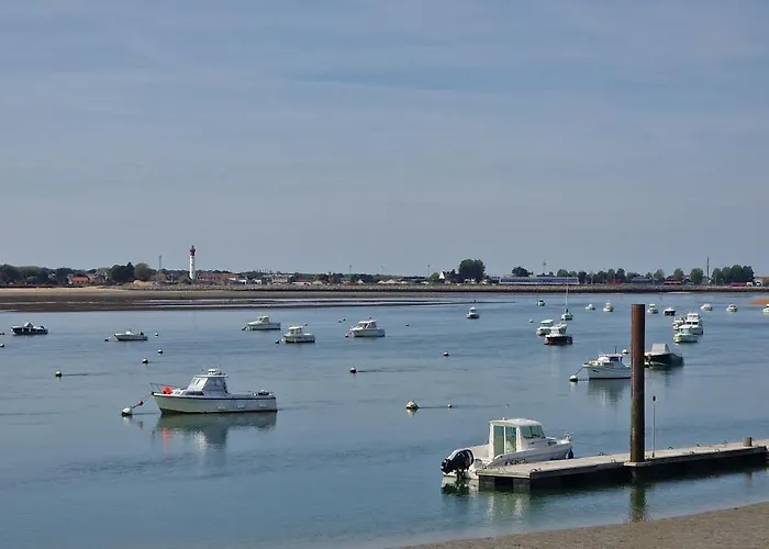 2 pièces Front de Mer ensoleillé et calme accès direct plage